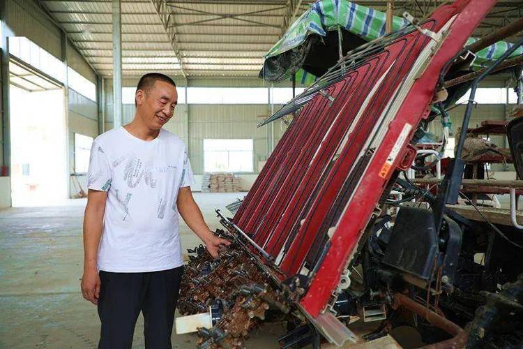新津“育秧大王”凃成元 工厂化育秧技术推广与服务能力突破2万亩
